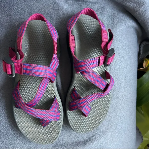 Chaco Women's Pink and Blue Sandals - Image 10
