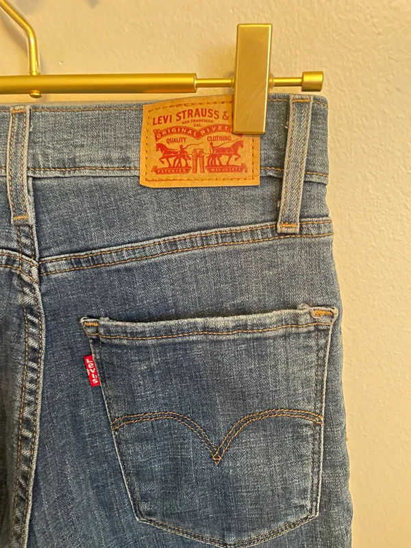 724 High-Rise Straight Crop Jeans - Image 4