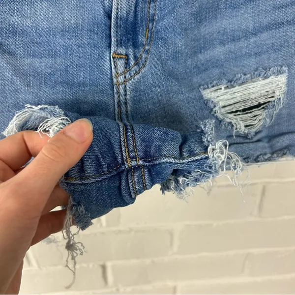 Levi’s Distressed High Rise Denim Shorts Size 28 - Image 7