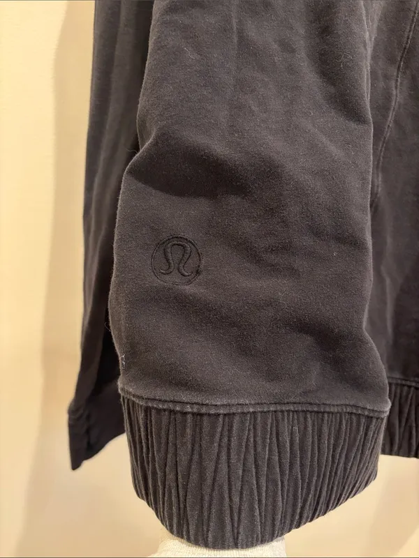Lululemon Sweatshirt Stress Less Black Turtleneck Size 6 - Image 5