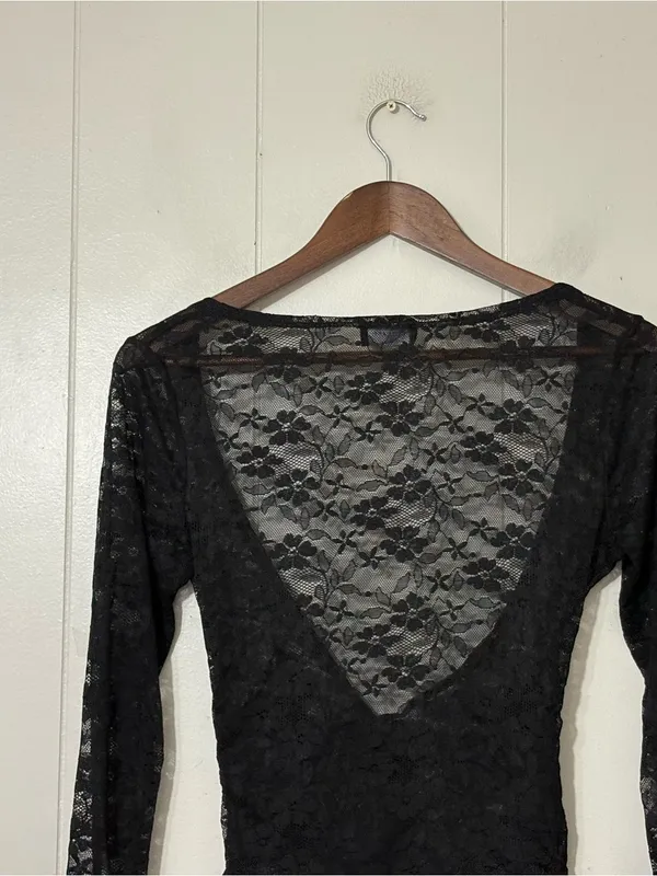 Outcast Black Sheer Floral Lace Ring Detail Long Sleeve Crop Top Women’s Medium - Image 5