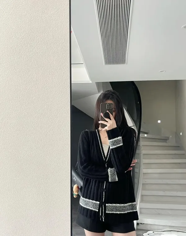 Sweater / Cardigan Size M - Image 7