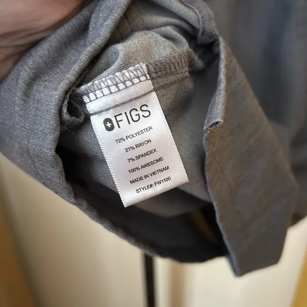 FIGS Women's Casma Three-Pocket Scrub Top V-Neck Graphite Gray PO 1602 Size S‎ - Image 9