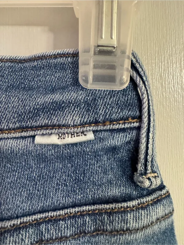 MOTHER Blue The Weekender in First Mate Medium Wash Flare Jeans Size 23 - Image 4