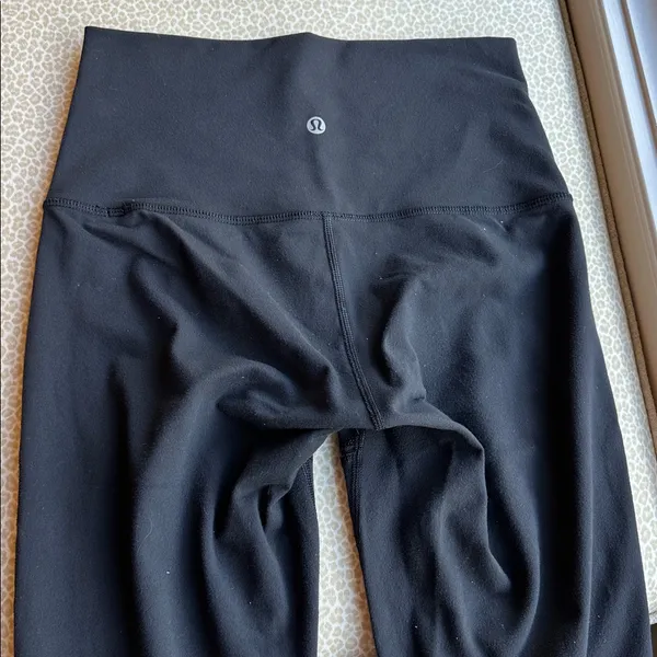 Lululemon Black Leggings with criss cross sheer panels down front of leg size 6 - Image 9