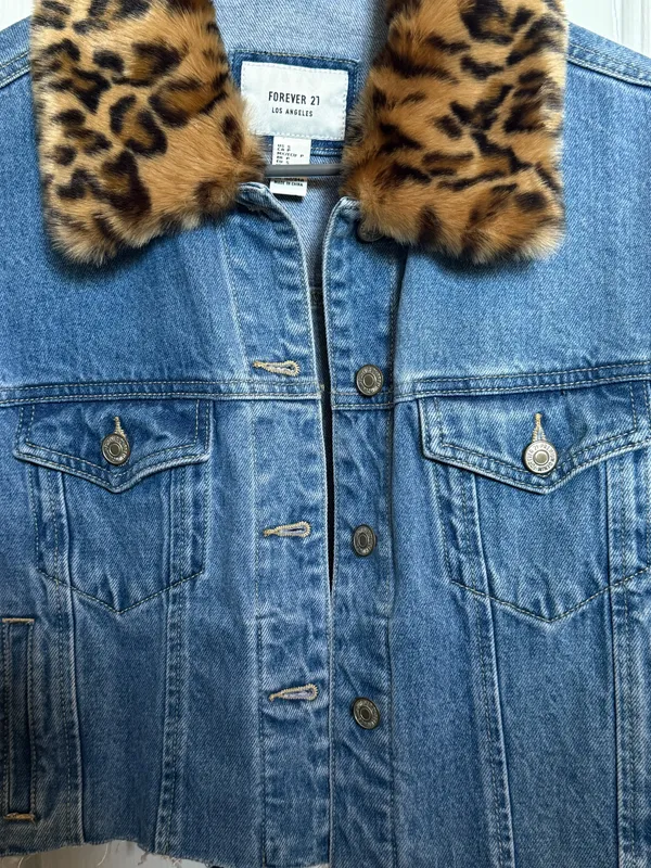 Forever 21 Cheetah Denim Jacket Fur - Image 4