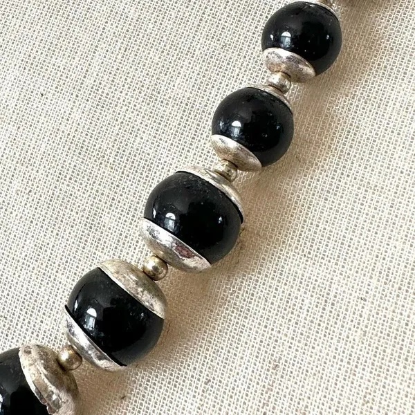 Black and silver tone beaded necklace - Image 2
