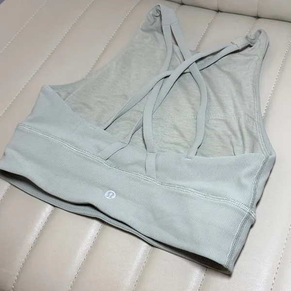 Size 4 Lululemon Light Green Sports Bra Activewear Top Size 4 Ribbed Cross Strap - Image 5