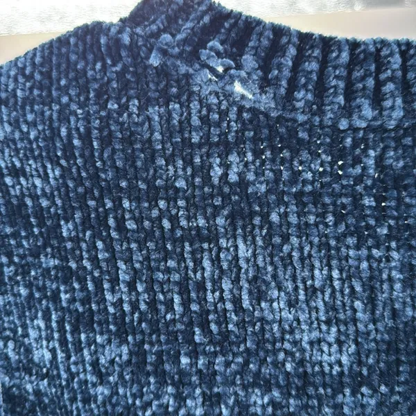 Orvis Women's Deep Blue Crew Neck chenille Sweater L soft winter cozy outdoors - Image 5