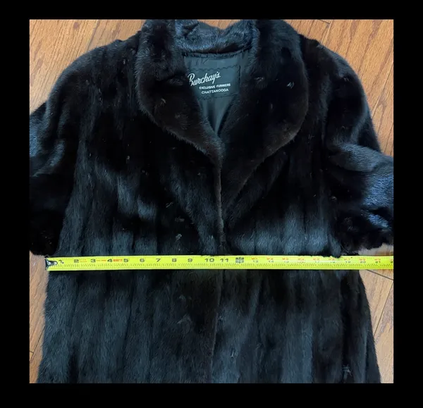 Burchay’s Exclusive Furriers of Chattanooga Long Women’s Mink Coat - Large Tall - Image 9