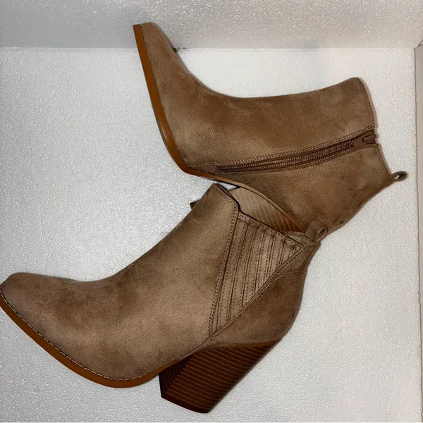 Faux Suede Tan Ankle Boots Size:9 - Image 5