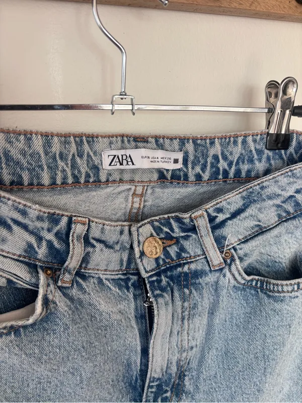 Zara Light Wash Straight Leg Jeans – Size 4 / 27 - Image 4