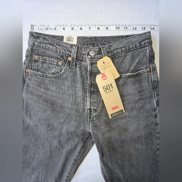 Levi's 501 Skinny High Rise Fitted Through Hip And‎ Thigh Size 26x28 - Image 12