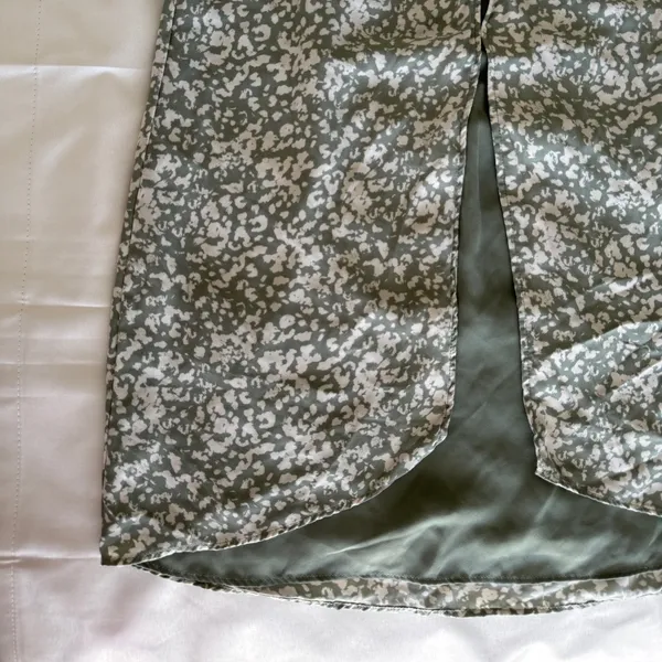 Abercrombie & Fitch Sage Green Printed Midi Skirt - Image 3