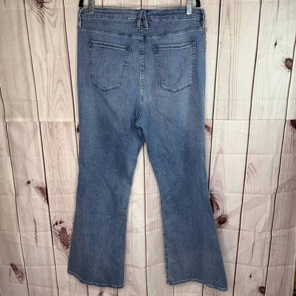 GOOD AMERICAN Good Legs High Rise Flare Jeans! - Image 2