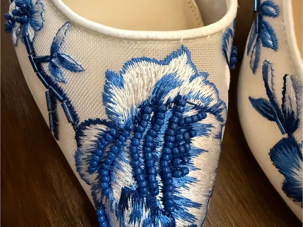 Betsey Johnson White Slingback Block Heels with Blue Floral Embroidery - Image 4