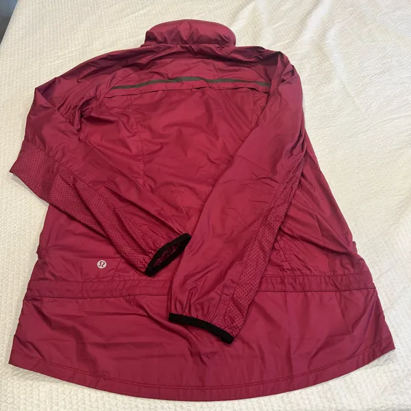 Lululemon burgundy windbreaker jacket 4 women - Image 5