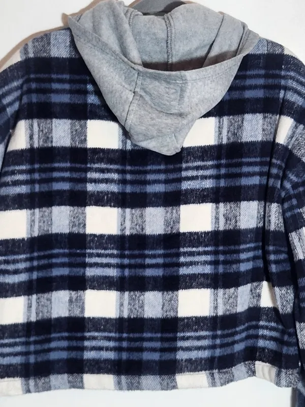 Ci Sono Blue and White Plaid Cropped Shacket with Gray Hoodie Size Large - Image 5