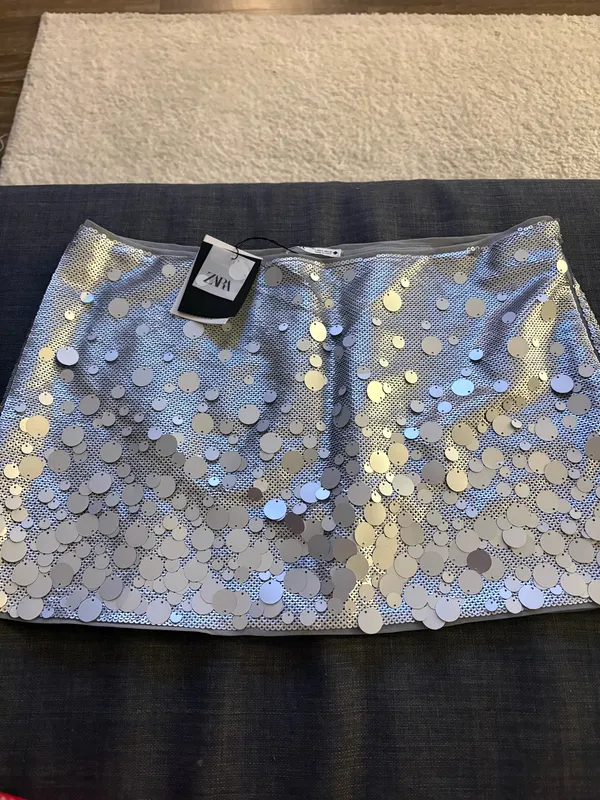NWT Zara sequin mini skirt in silver. Size Large - Image 4