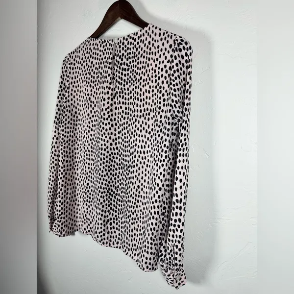 J. Crew Women's Peasant Blouse‎ in Light Pink with Dalmatian Dots Size Small - Image 6