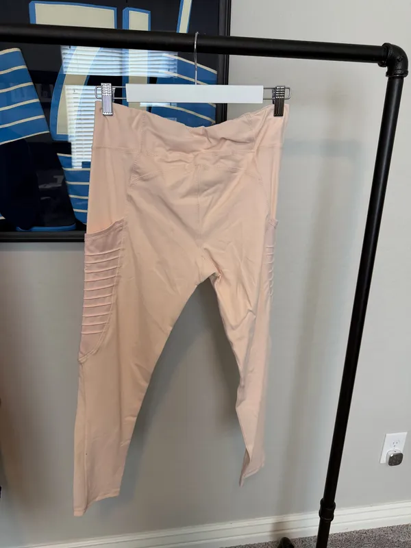 Blush Pink Cropped Leggings Size L - Image 2