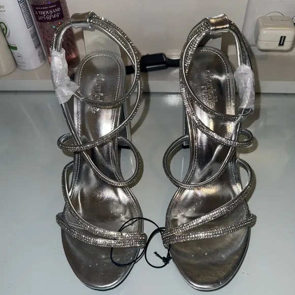 Brand New Silver High Heels Size 7 - Image 2