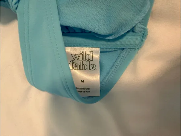 Wild Fable Light Blue Ruffle Swimsuit Bikini Set Size Medium - Image 4