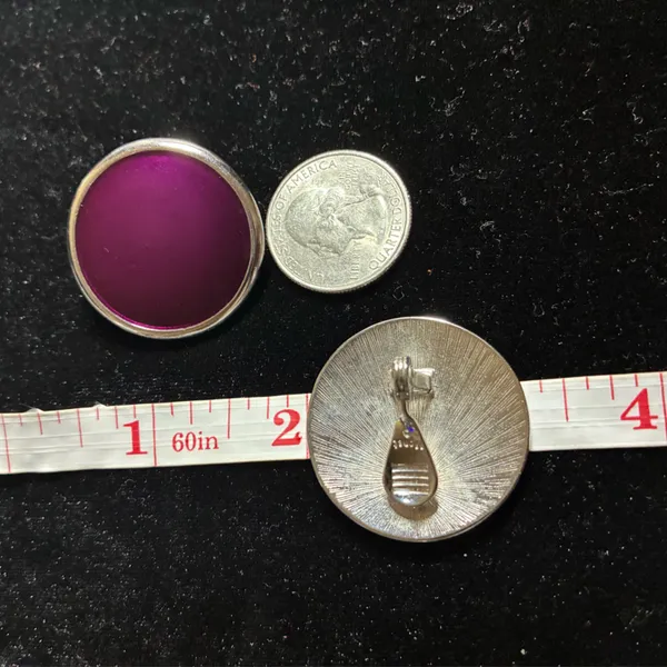 Monet Signed Vintage Dark Purple to Magenta Polaris effect Clip-On Earrings - Image 4