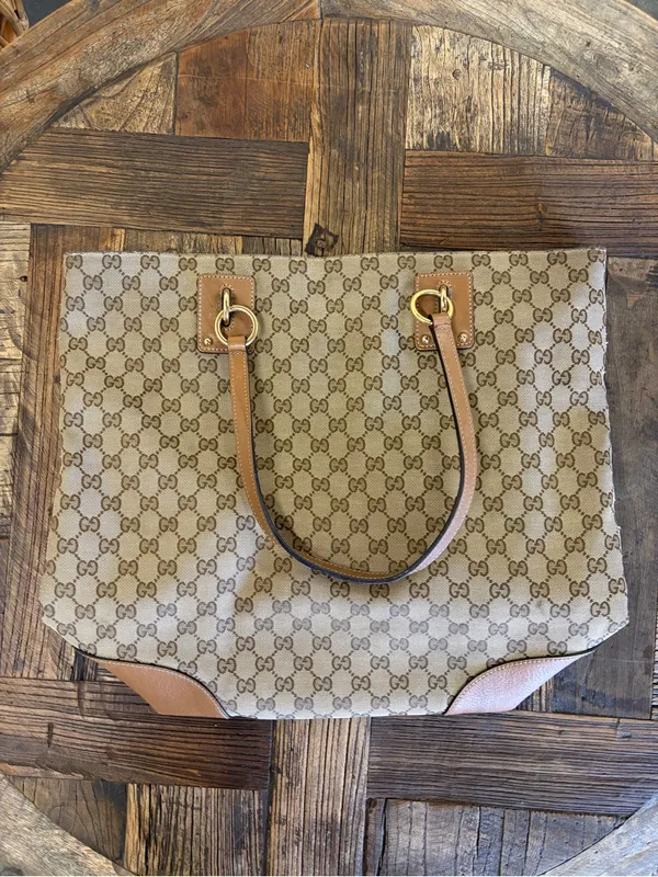 Gucci Beige GG Supreme Canvas Tote with Tan Leather Handles and Gold Hardware - Image 3