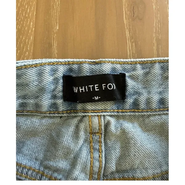 White Fox Distressed jeans Alana Size M Light Wash Blue - Image 3
