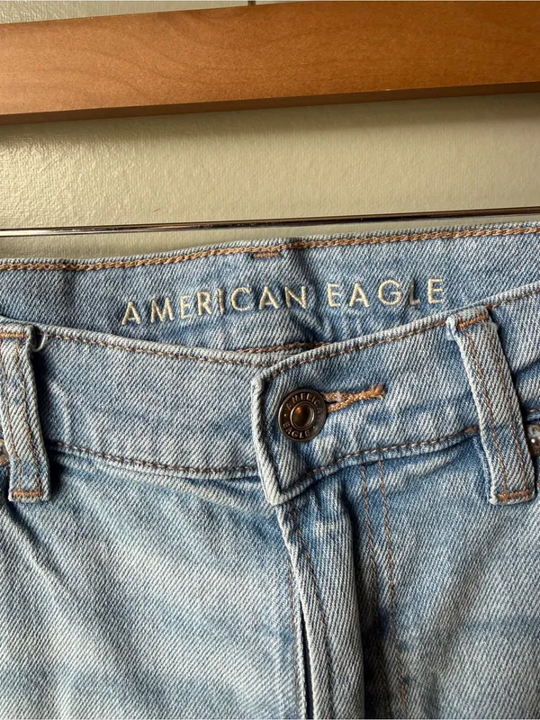 American Eagle Super High-Rise Straight Jeans Women’s Size 8 Light Wash - Image 3