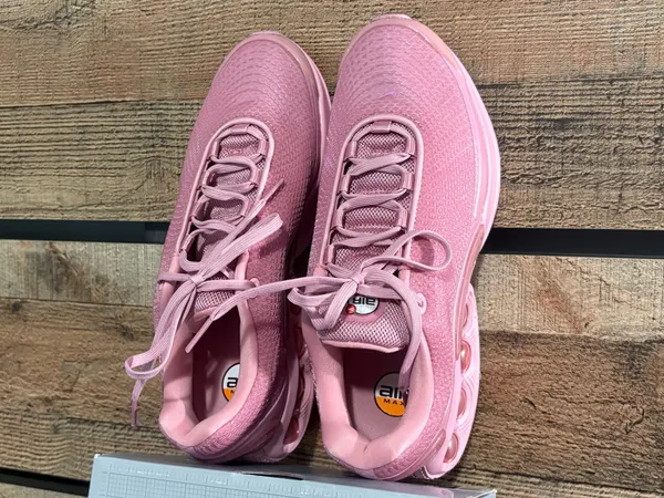 Women’s Nike DN8s size 9 - Image 4