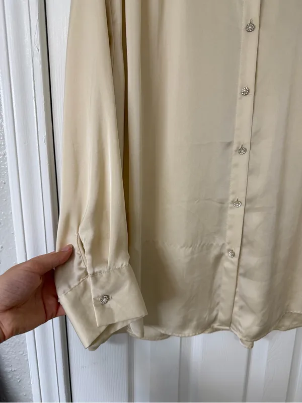 Zara Cream Pearl Button-Up Blouse Size Small Office Workwear Career Professional - Image 4