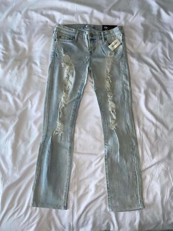 Light Wash Low Rise Destroyed Skinny Jeans - Image 2