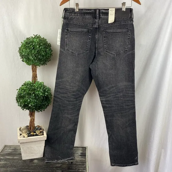 American Eagle Women's 77 Black Distressed Mom Jeans NEW 8 - Image 3