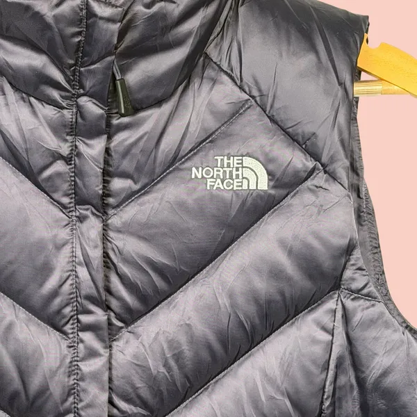 The North Face Women's Small Purple 550 Down Chevron Quilted Vest Pink Lining - Image 11