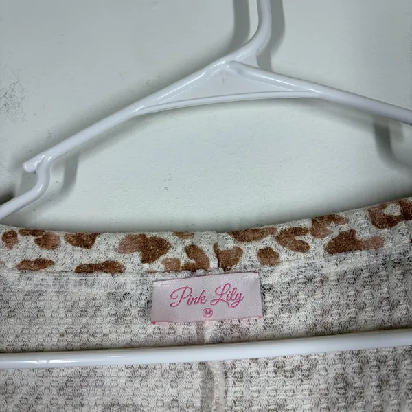 Pink Lily Leopard Waffle Knit Top Size Medium - Image 6