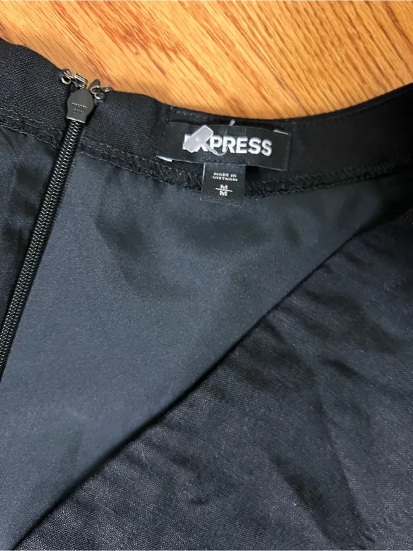 Express Black Puff Sleeve V‑Neck Romper NWT - Image 3