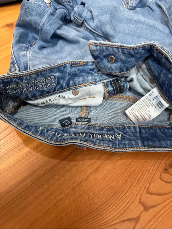 American Eagle Super High Rise Baggy Wide Leg Cargo Jeans Size 000 Medium Wash - Image 6