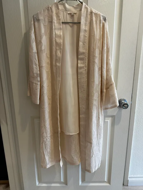 Skies Are Blue Boho Chic Kimono Flowers Print - Image 2