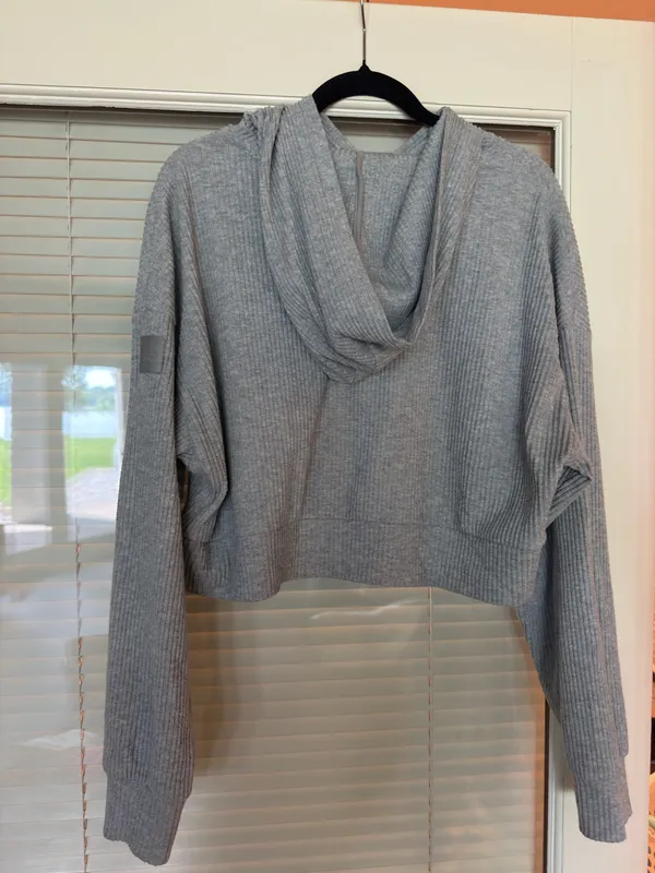 Alo Muse Hoodie Athletic Heather Grey - Image 5