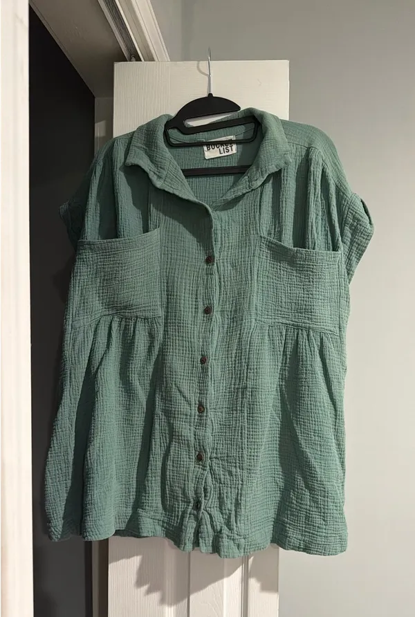 Bucket List Boutique Top Green Size L - Image 2