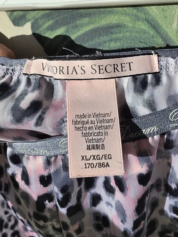 Mix Match Victoria's Secret And Juicy PJs L/XL - Image 11