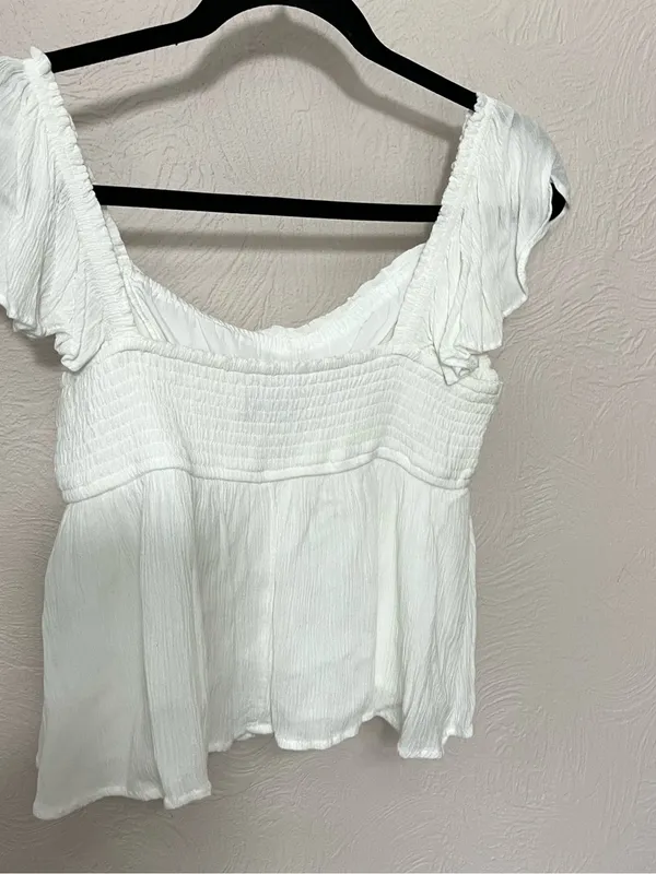 Hollister White Flutter-Sleeve Crop Top - Image 2