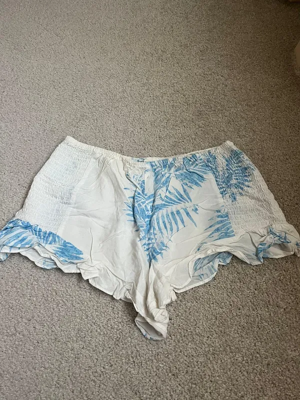 Shorts Size M - Image 4
