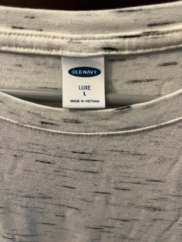 Old Navy T-shirt - Image 3