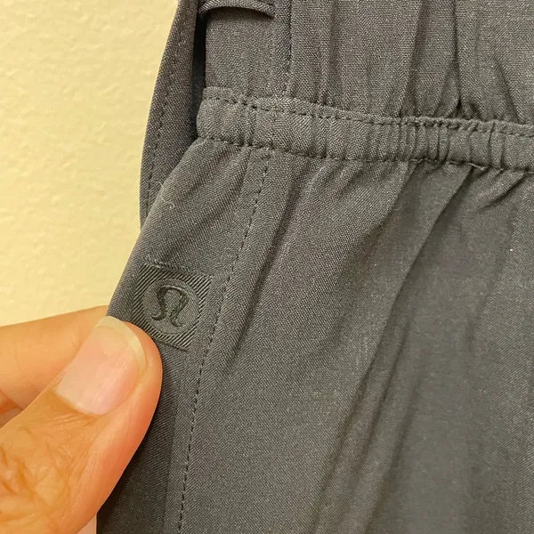 Lululemon Noir Pant Woven in Black - Image 4