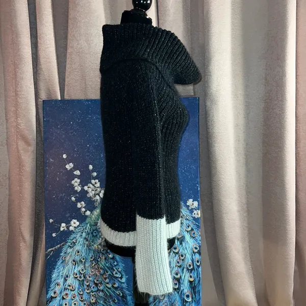 Press Size M Cowlneck Sweater - Image 4