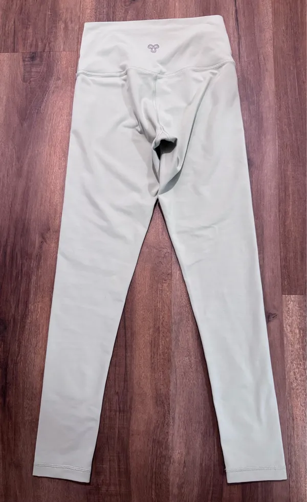 Aritzia TNAction leggings Medium - Image 3