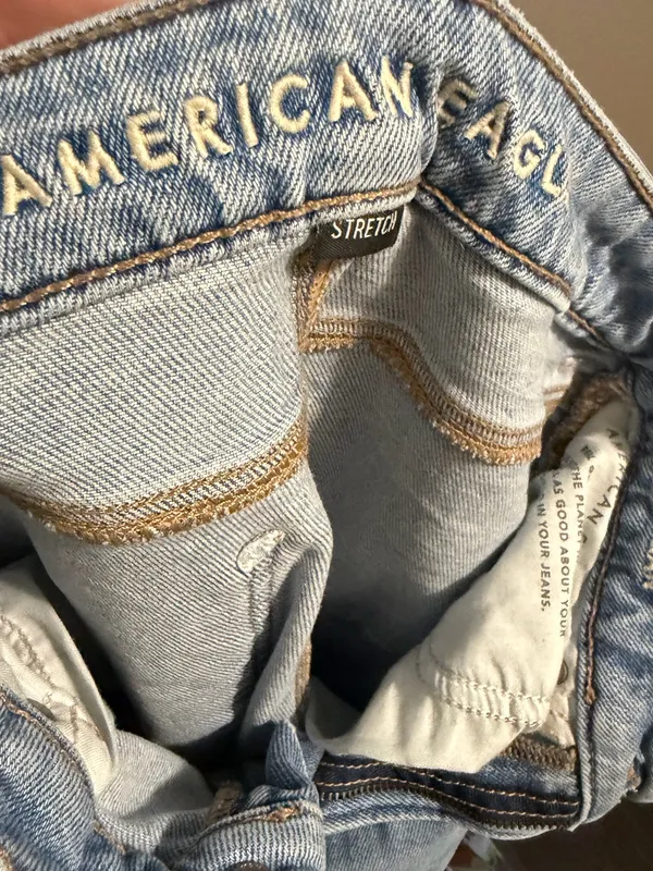 American Eagle Outfitters White Denim Label Detail - Image 4